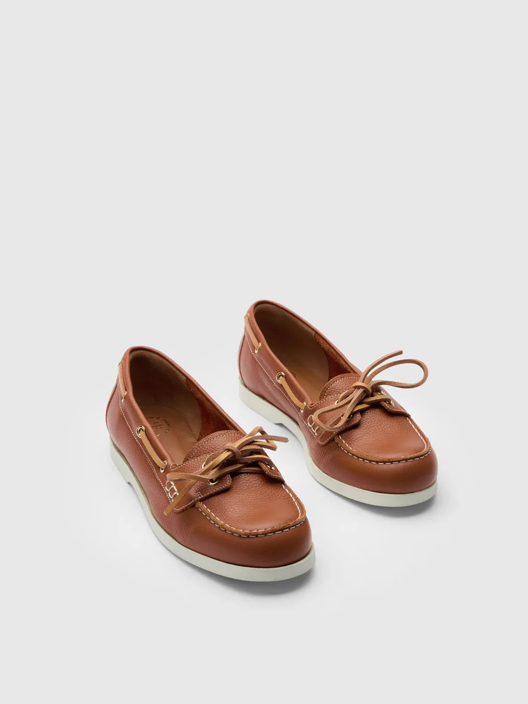 Nesso Brandy/Contrast Stitch Grained Leather Boat shoes